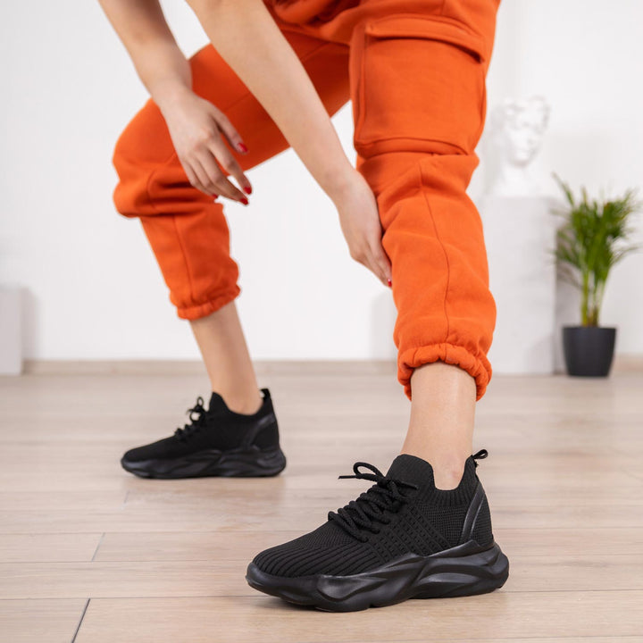 Kares Siyah Triko Bağcıklı Spor Ayakkabı